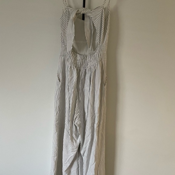 Elegant White Striped Jumpsuit - Picture 8 of 8